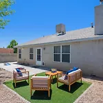 Cheerful Vibrant 3Br - 3Tv - New
