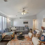 Cheerful Vibrant 3Br - 3Tv - New