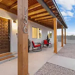 Valleyvibe: Modern Comfort In North Valley - An Irvie Home