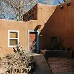 Group Getaway: Serene Adobe Retreat 4-11 Guests