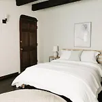 Group Getaway: Serene Adobe Retreat 4-11 Guests