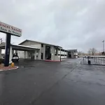 Desert Sands Inn & Suites
