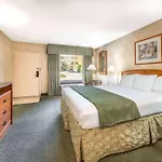 Days Inn & Suites By Wyndham Albuquerque North