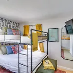 Central Albuquerque Getaway With Hot Tub And Grill!