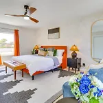 Central Albuquerque Getaway With Hot Tub And Grill!