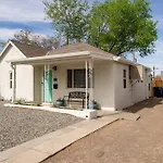 House With Great Beds, Full Kitchen, Fenced Yard