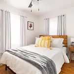 House With Great Beds, Full Kitchen, Fenced Yard