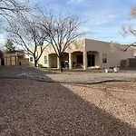 4 Bed House, Vacation, Extended Stay, Office