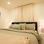Sage Suite At Arnotriplex! Hot Tub And Pet Friendly!