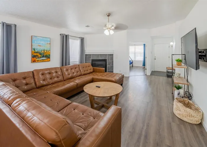 Pheasant Run - 4 Bedroom House Fully Updated!!
