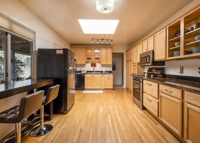 Nob Hill Home With Private Yard!