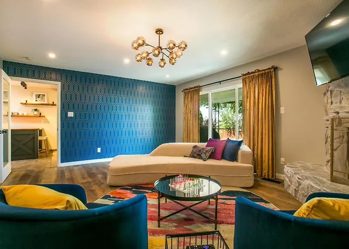 Oasis Retreat - Hot Tub - King Bd - Fire Pit - Games - Near Golf - 4 Bdrm - Sleeps Up To 12