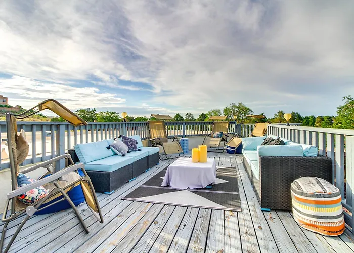 Albuquerque Oasis With Deck, Putting Green And Views!