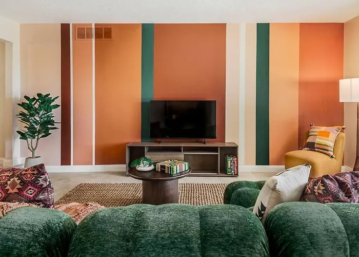 Chic 5 Bed Rooms Boho Retreat With - Games & Outdoor Movies!