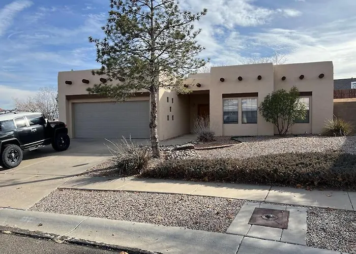 4 Bed House, Vacation, Extended Stay, Office