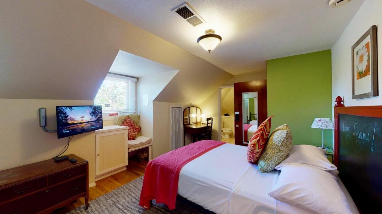 El Cuervo Abq Guest 3*