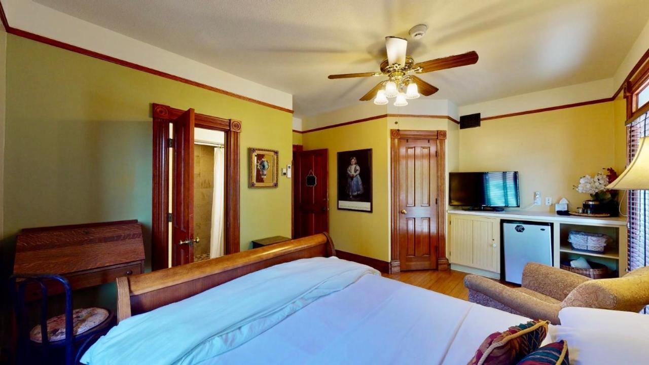 El Cuervo Abq Guest Bed & Breakfast