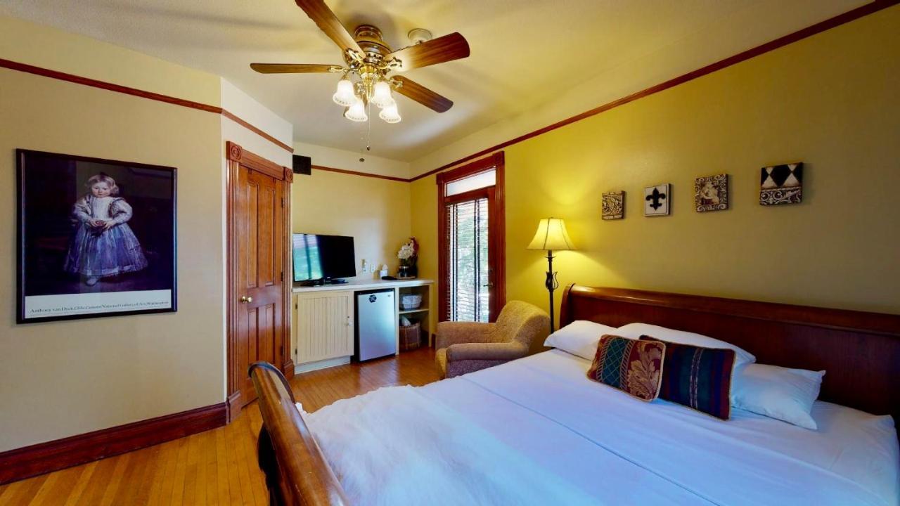 Bed & Breakfast El Cuervo Abq Guest