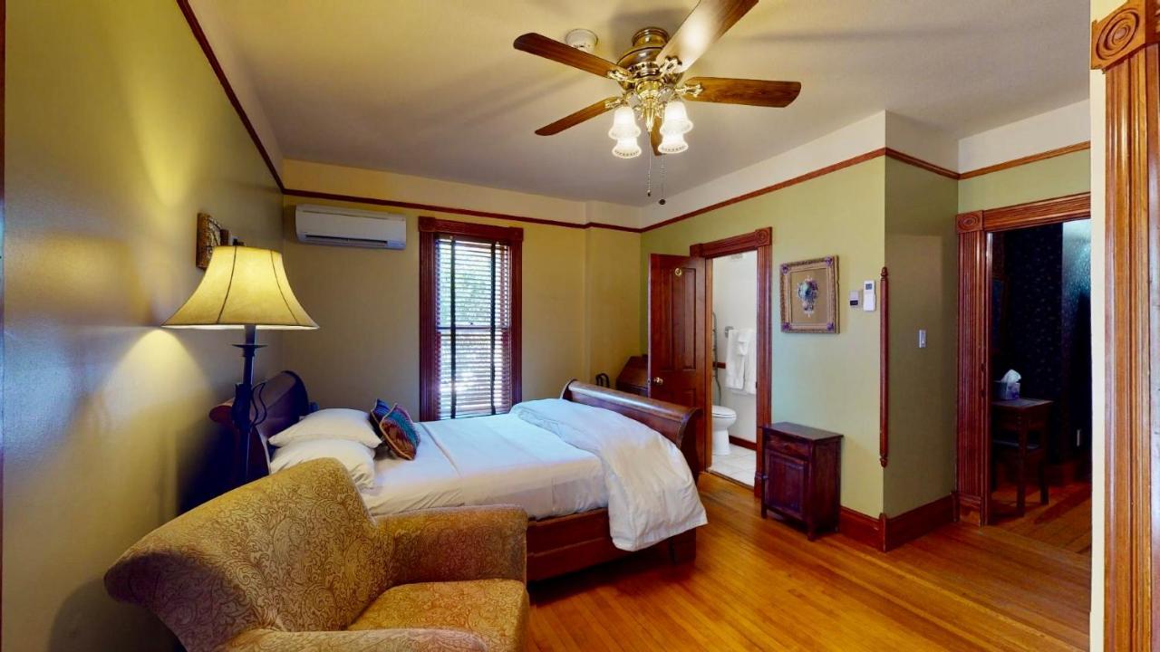 El Cuervo Abq Guest Bed & Breakfast
