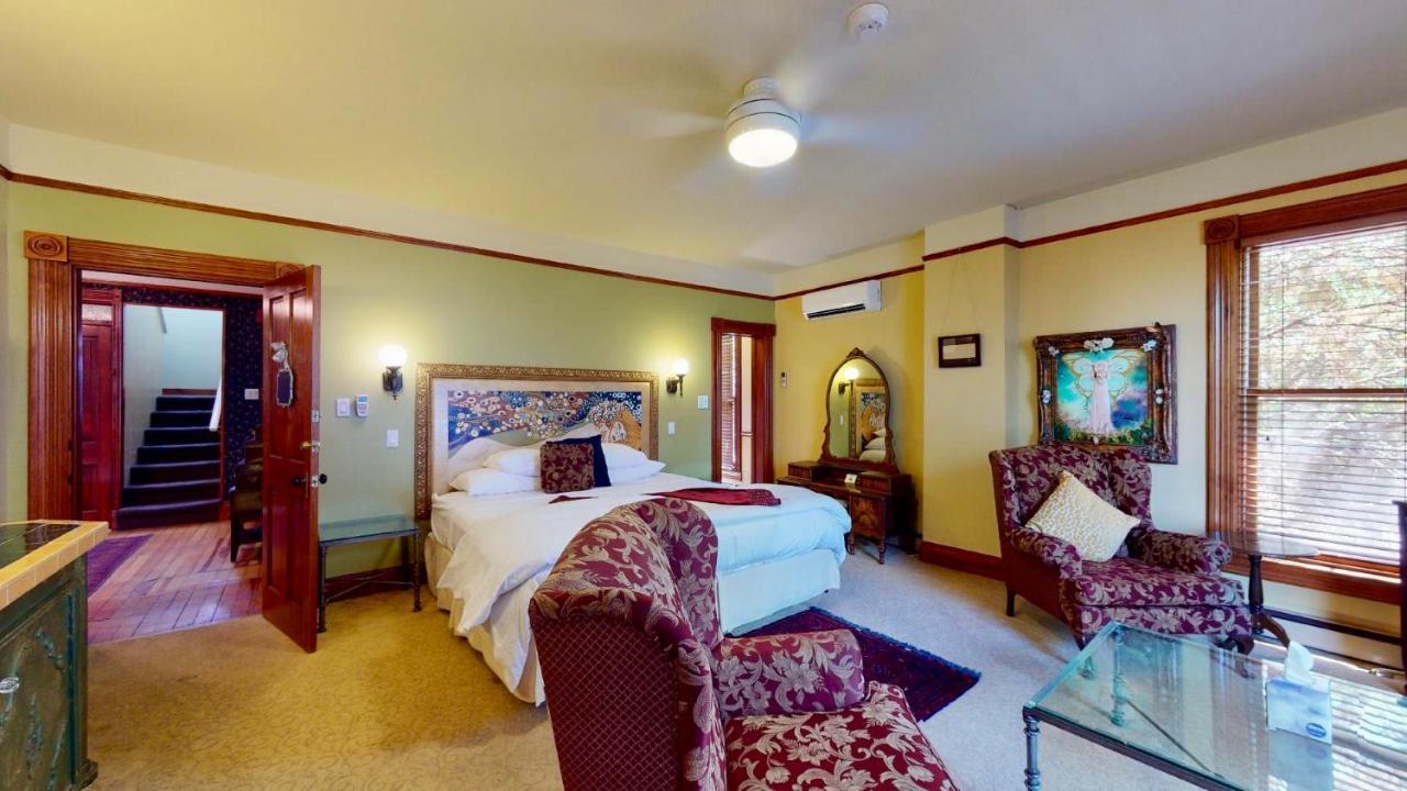 Bed & Breakfast El Cuervo Abq Guest