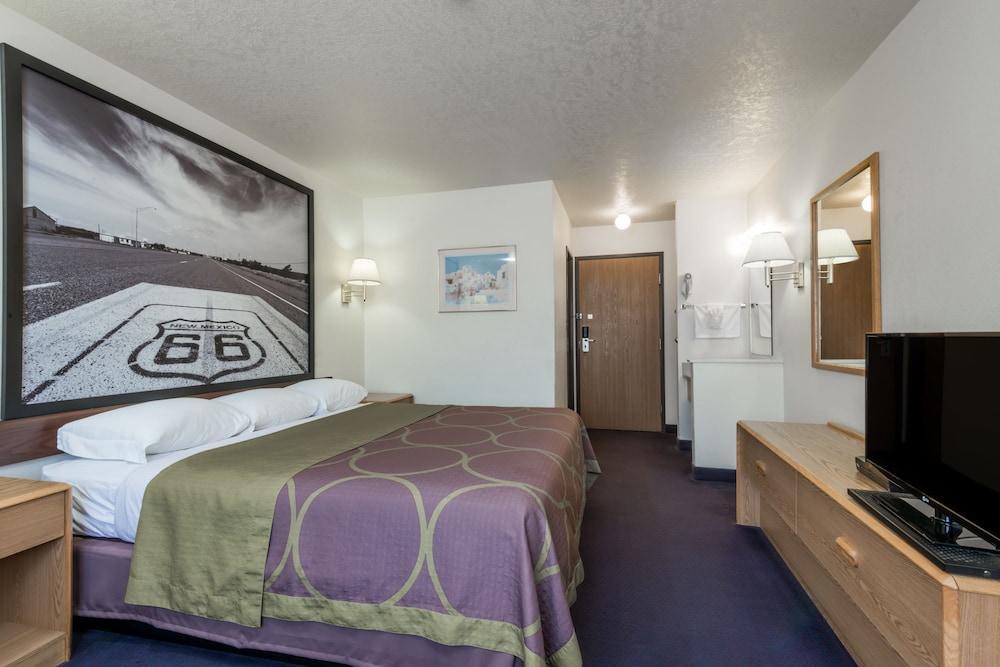 Quality & North Near Balloon Fiesta Park Hotel 2*
