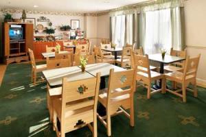 Baymont By Wyndham Airport Hotel 3*