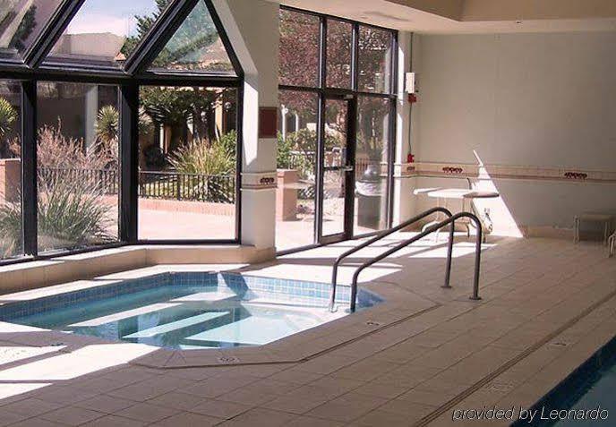 Courtyard By Marriott Airport Hotel