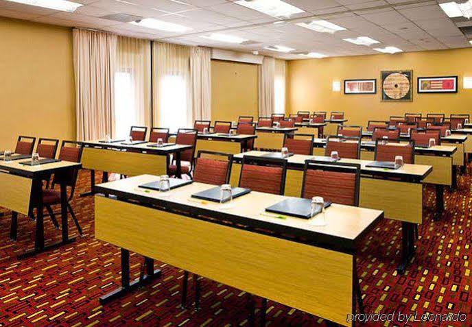 Courtyard By Marriott Airport 3*