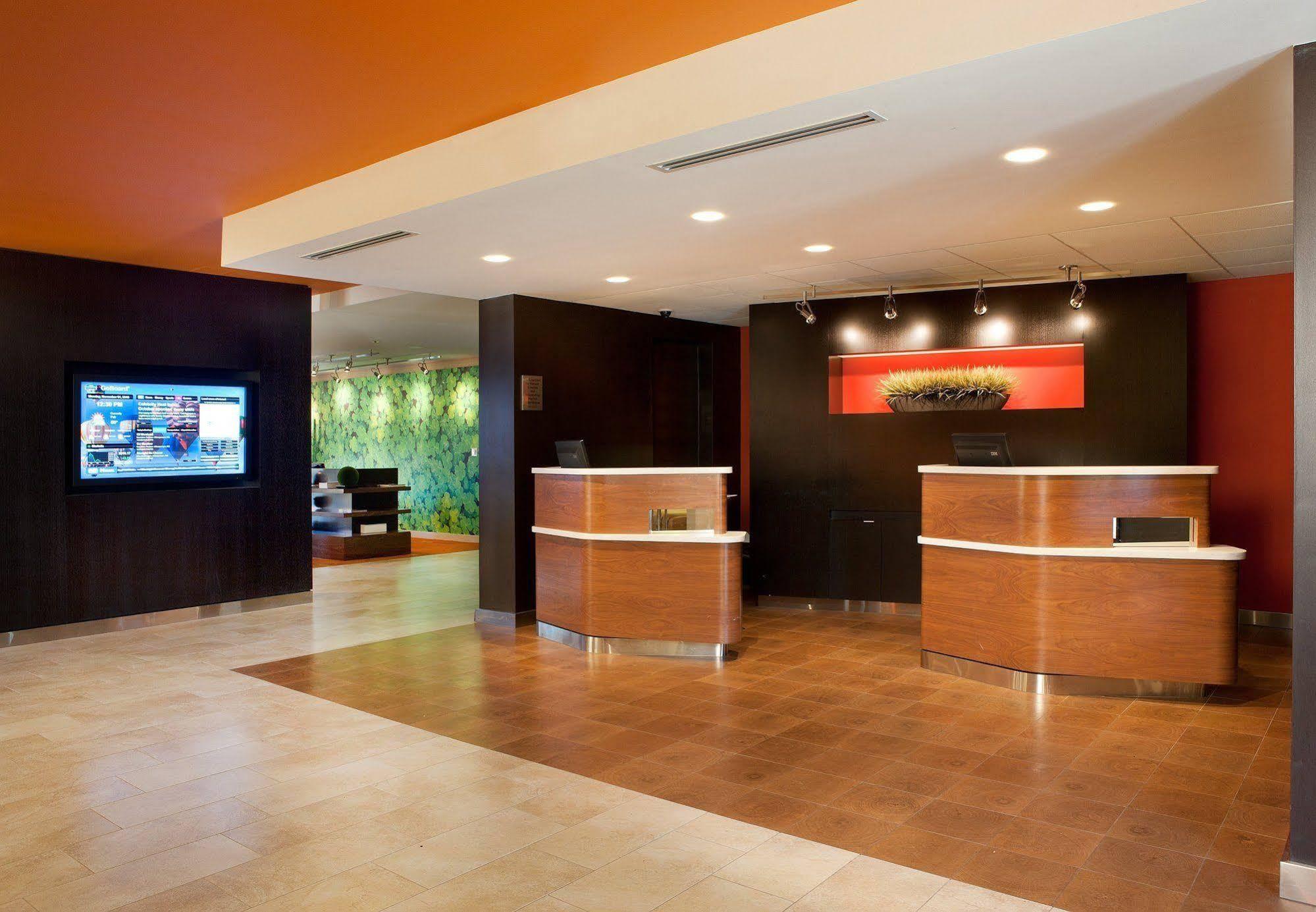 Hotel Courtyard By Marriott Airport 3*