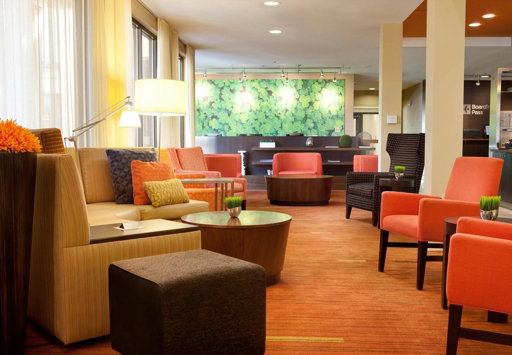 Courtyard By Marriott Airport Hotel 3*