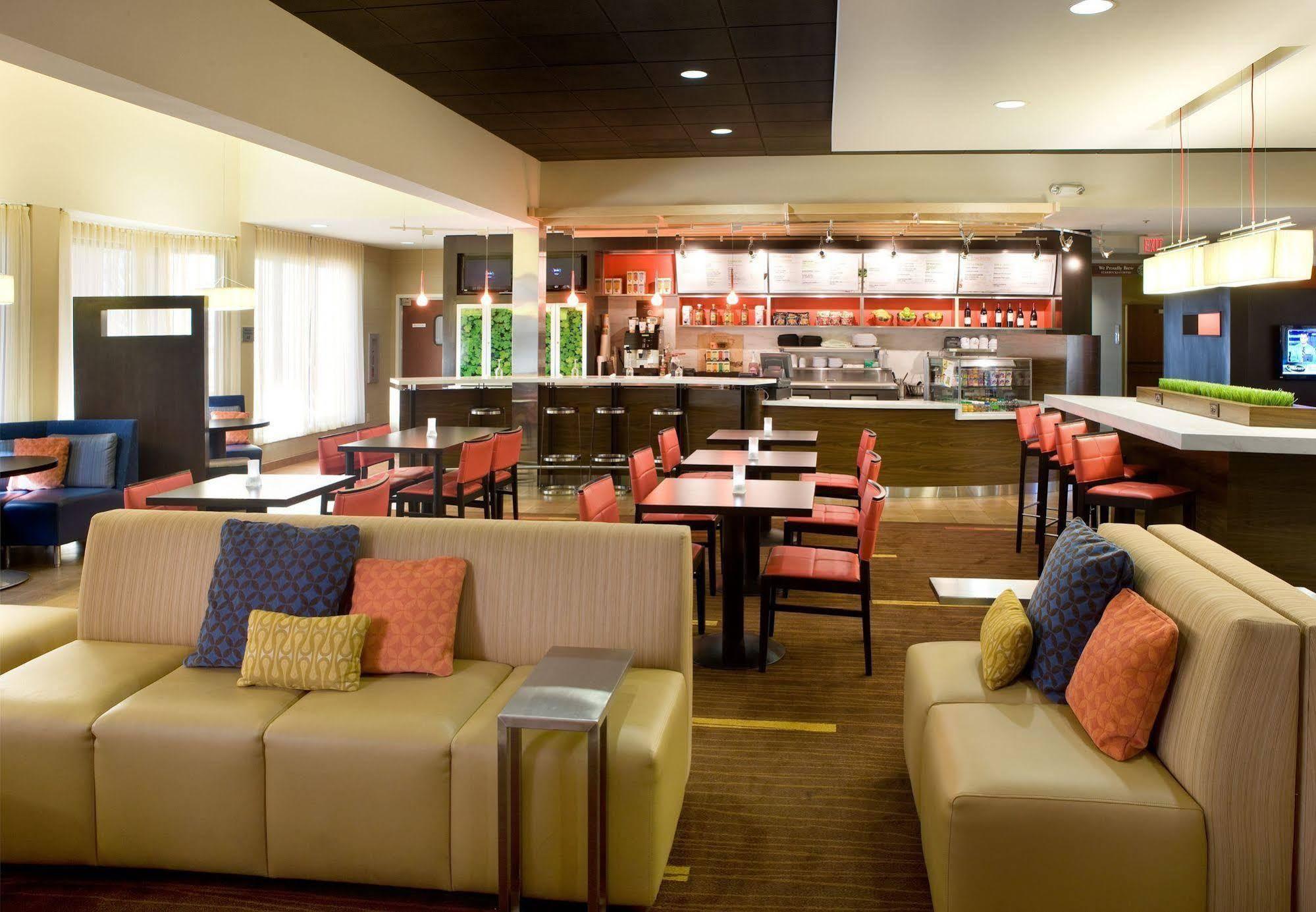 Courtyard By Marriott Airport Hotel 3*