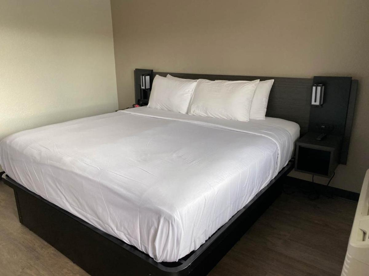 6 Nm Midtown Hotel