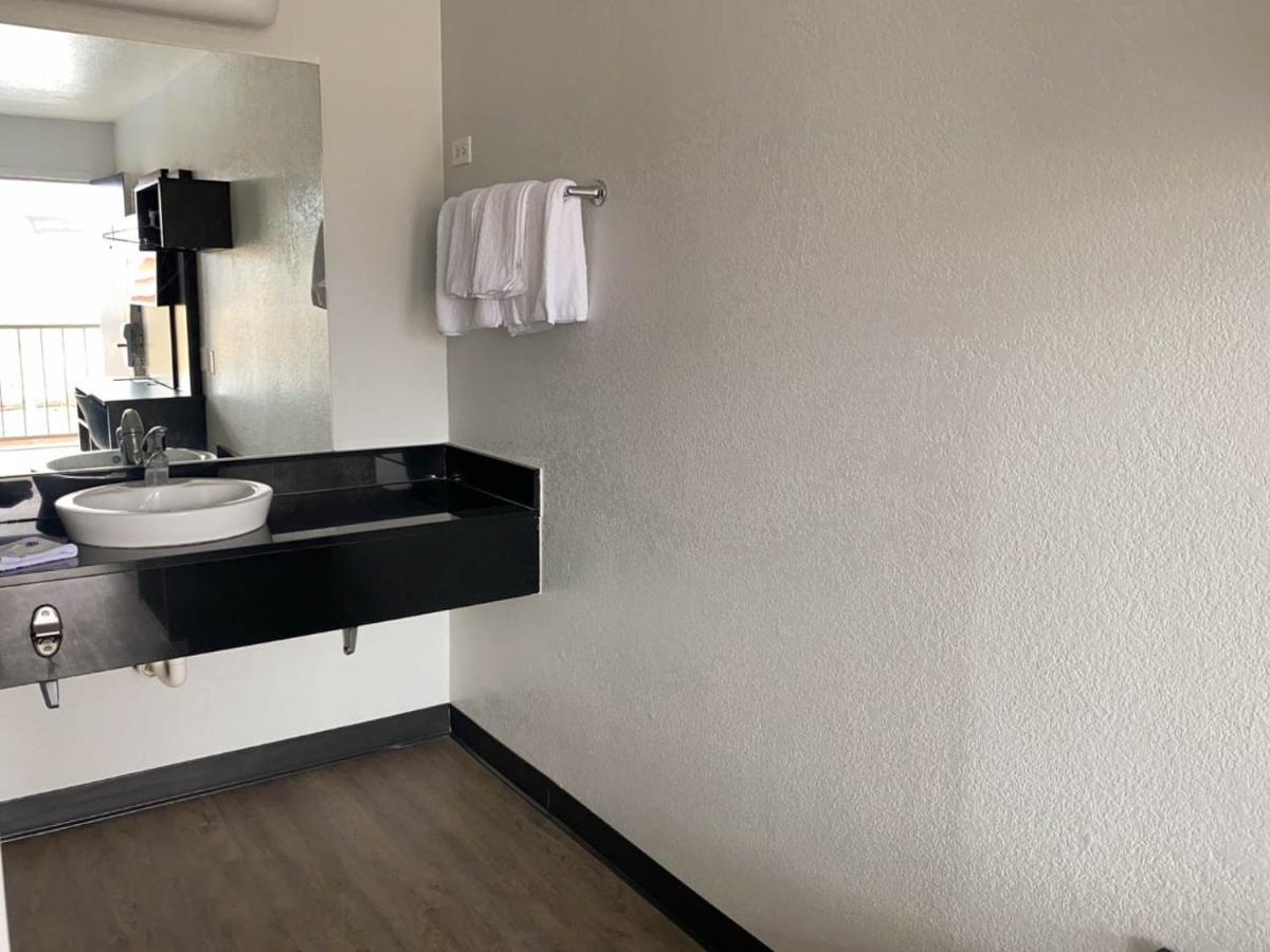 6 Nm Midtown Hotel 2*