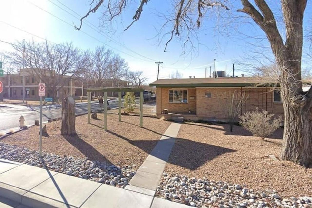 Warm And Welcoming 2br Close To Unm North Campus Apartment