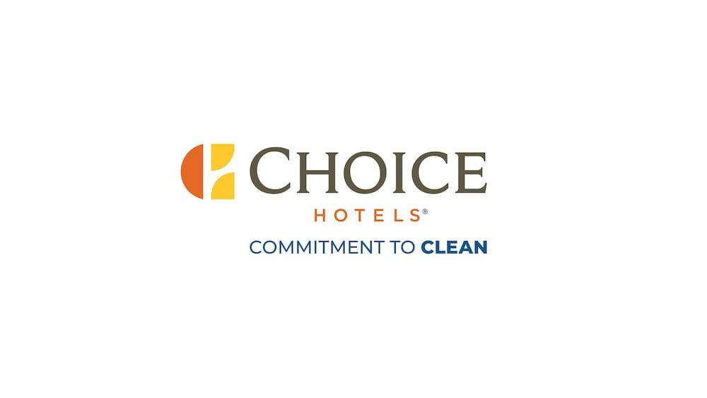 Hotel Quality Airport 3*
