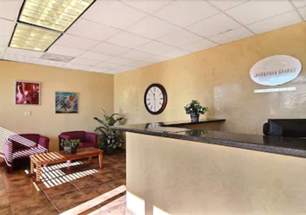 Hotel Suburban East 2*