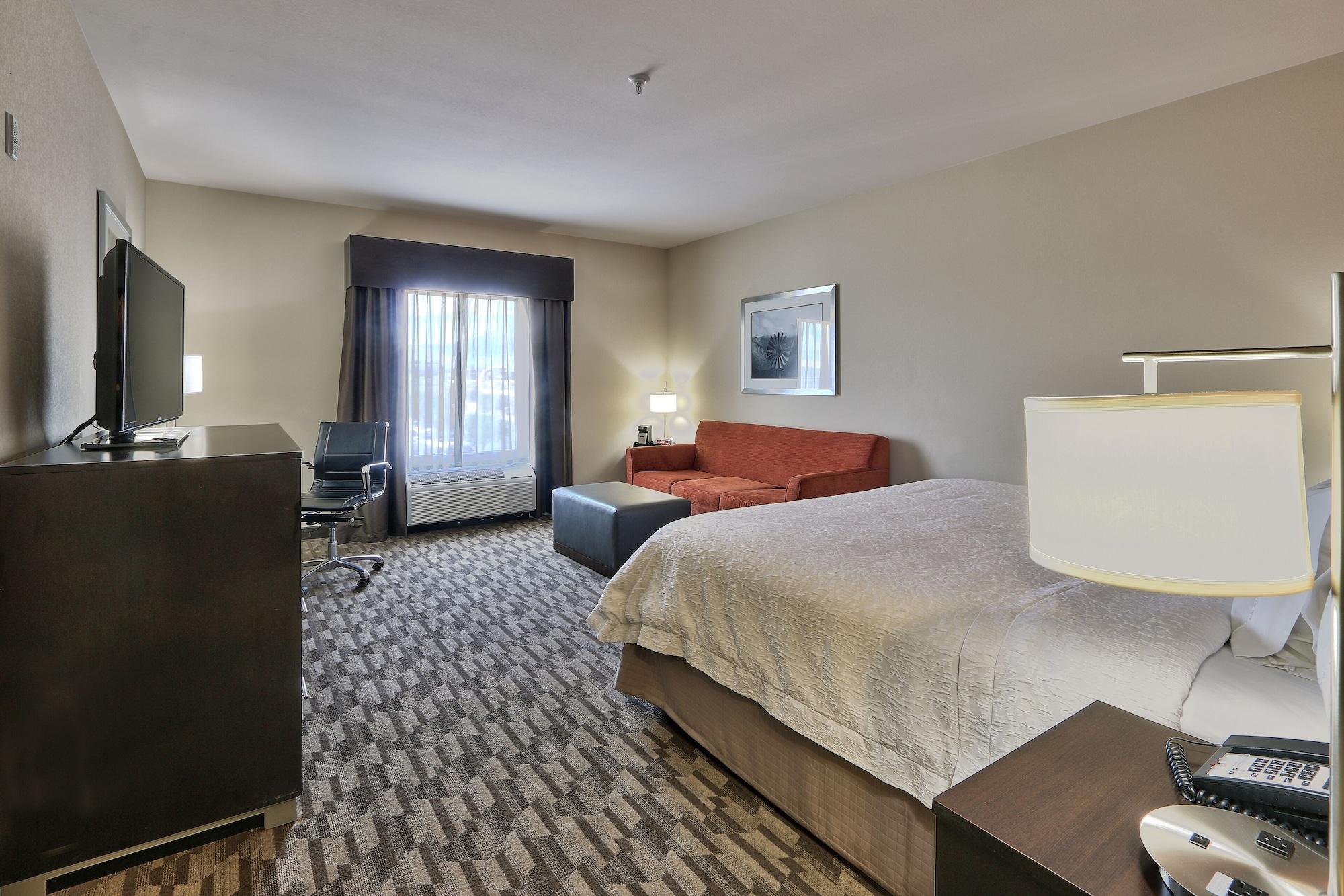 Hampton & North/i-25 Hotel