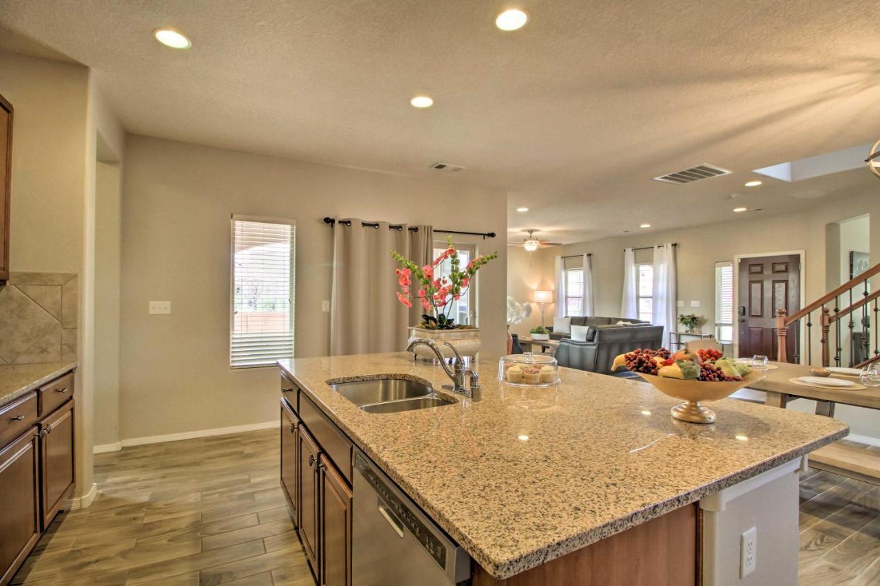 Holiday home Spacious And Wfh-friendly Abq With Grill!