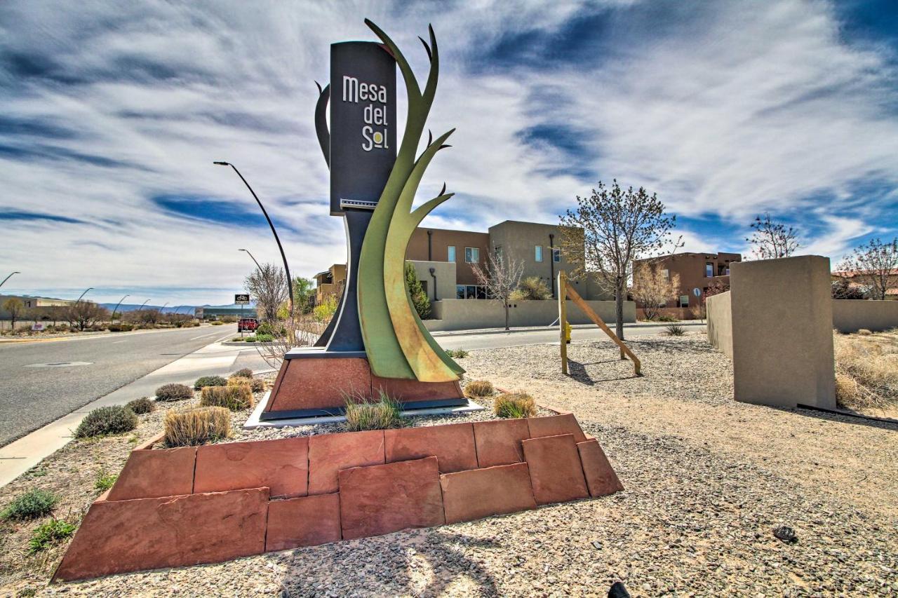 Holiday home Spacious And Wfh-friendly Abq With Grill!