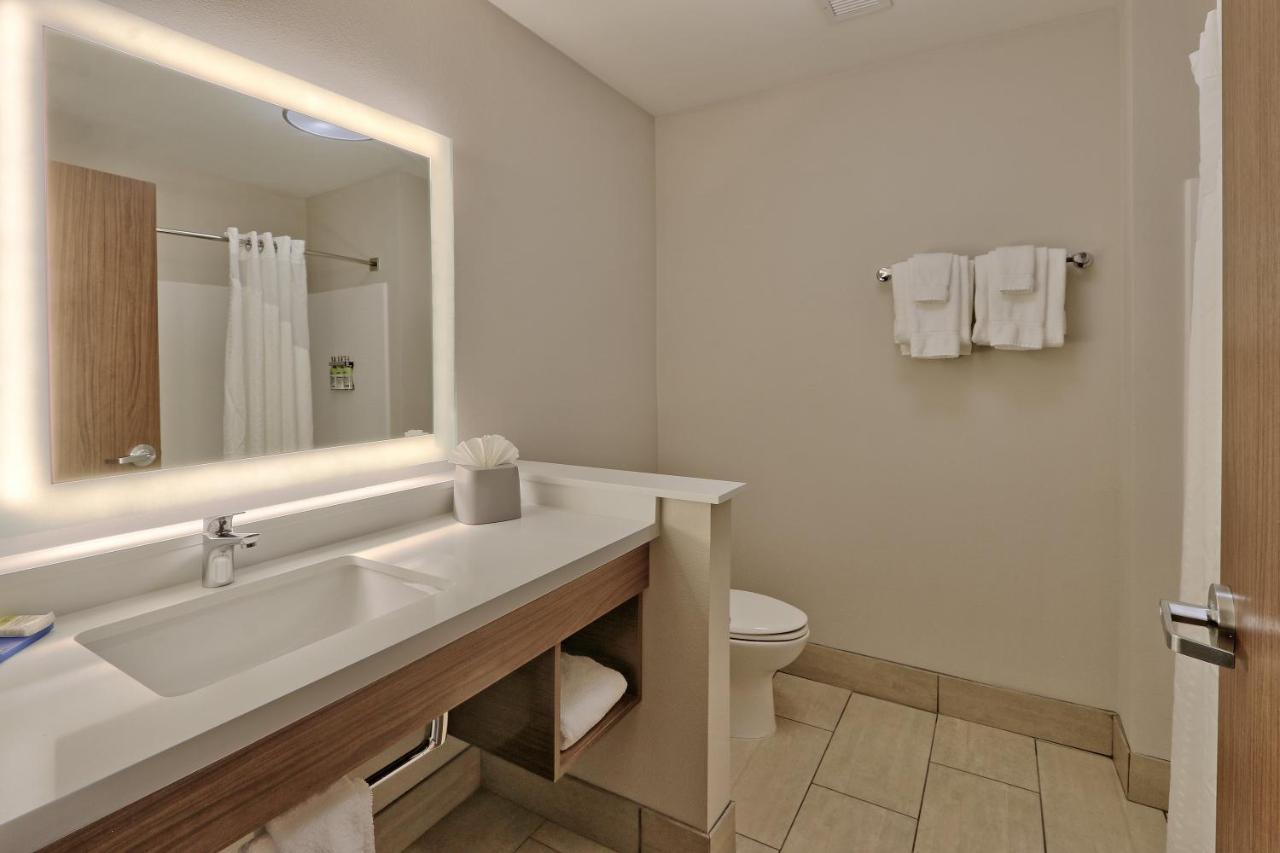 Express & - East By Ihg Hotel 3*