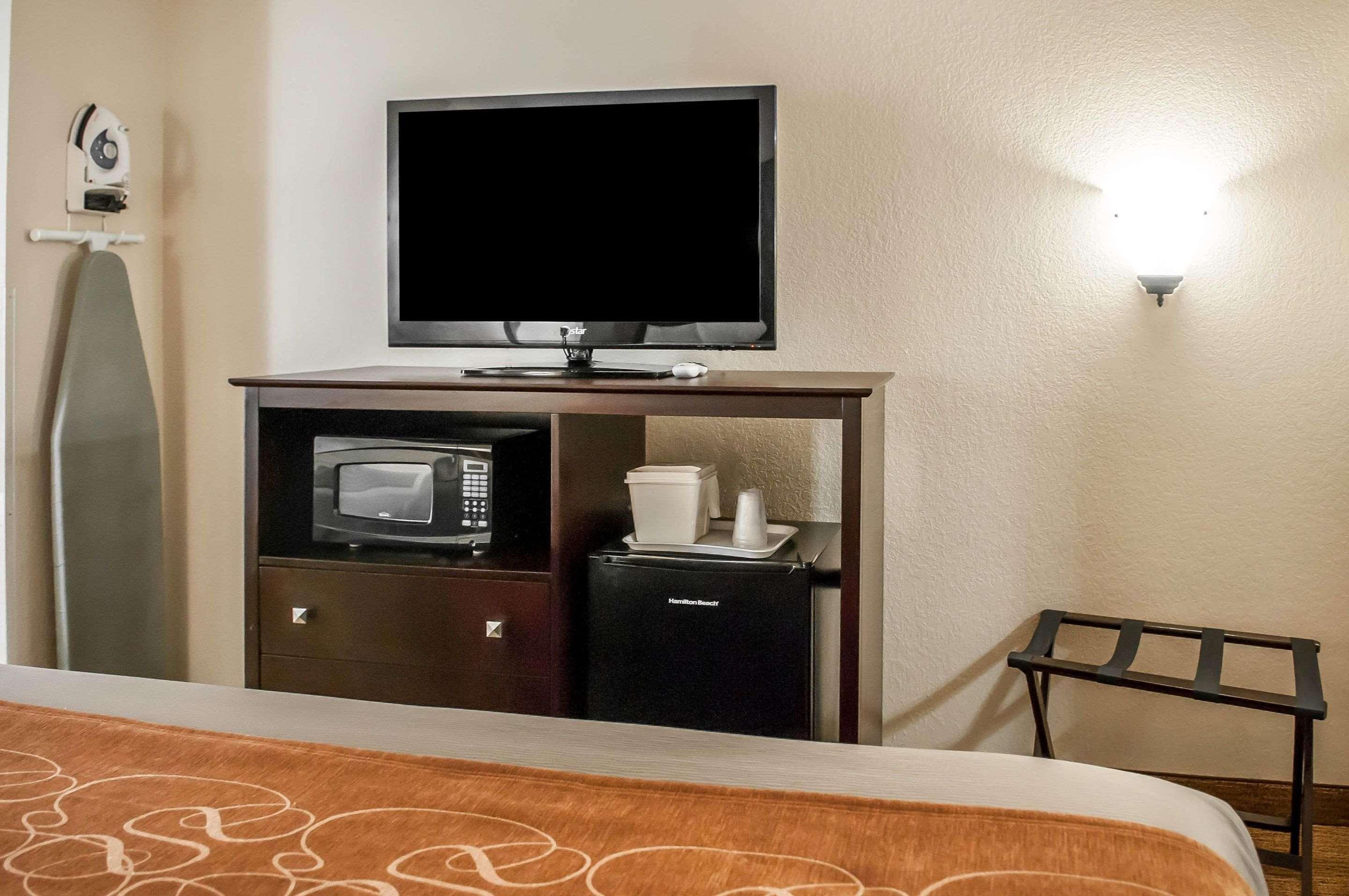 Comfort North Balloon Fiesta Park Hotel 3*