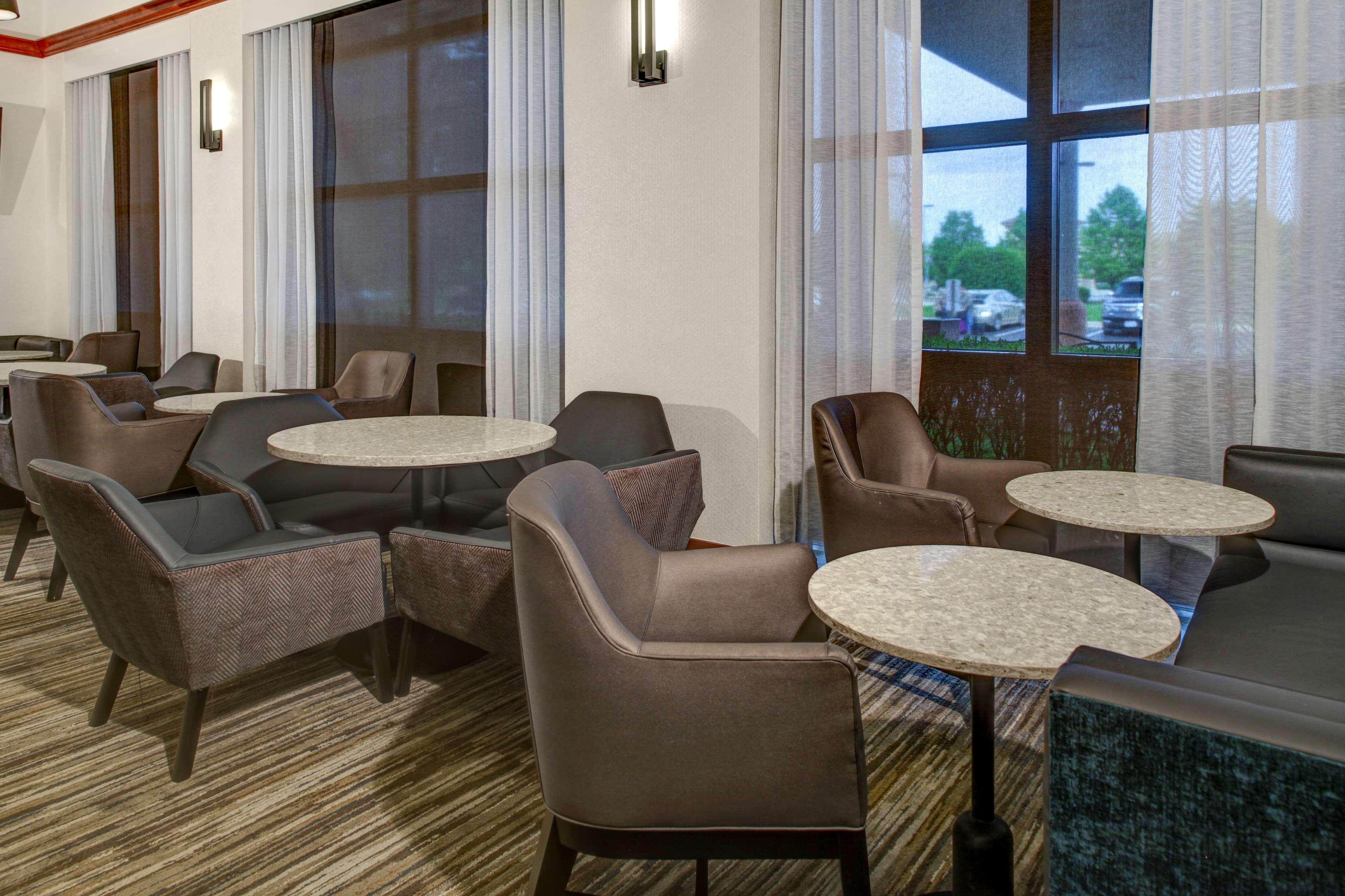 Hyatt Place Airport Hotel 3*