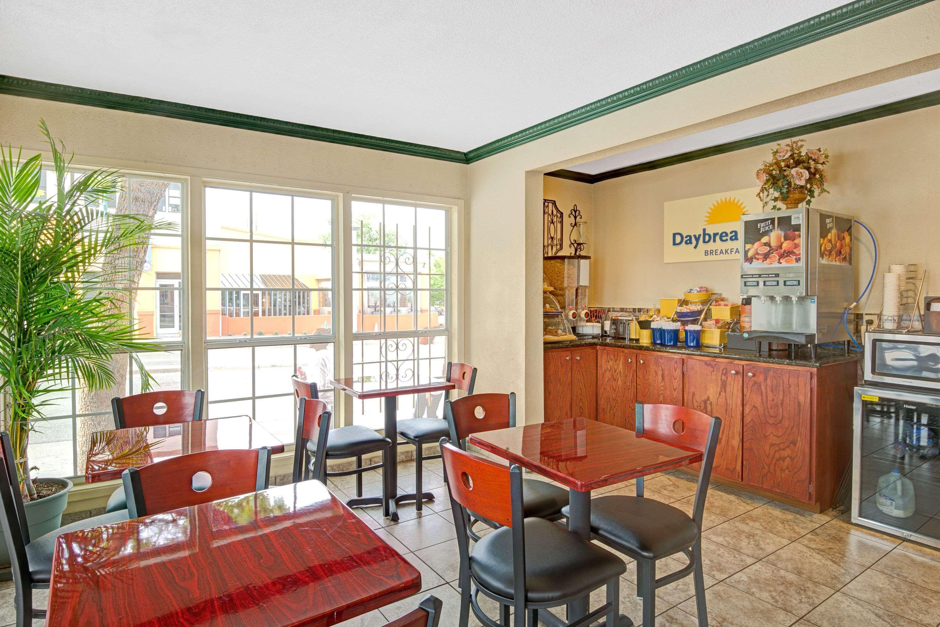 Days By Wyndham Downtown Hotel