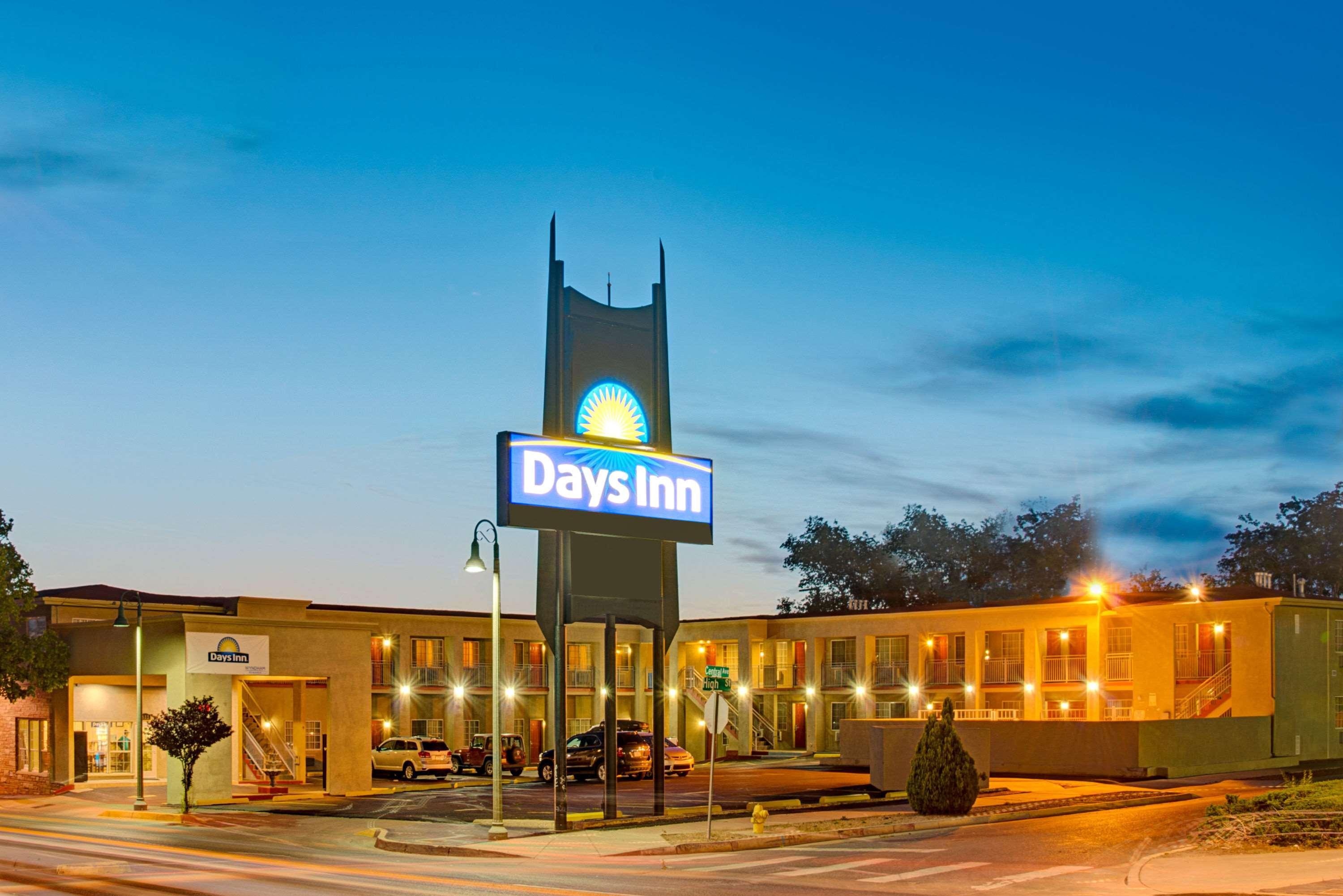 Days By Wyndham Downtown Hotel