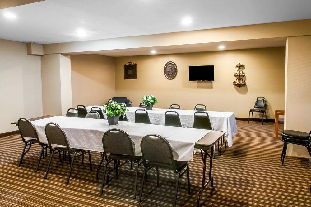 Suburban East Hotel 2*