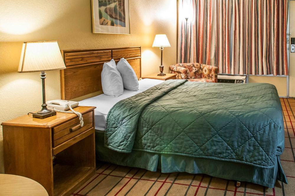 Hotel Suburban East 2*