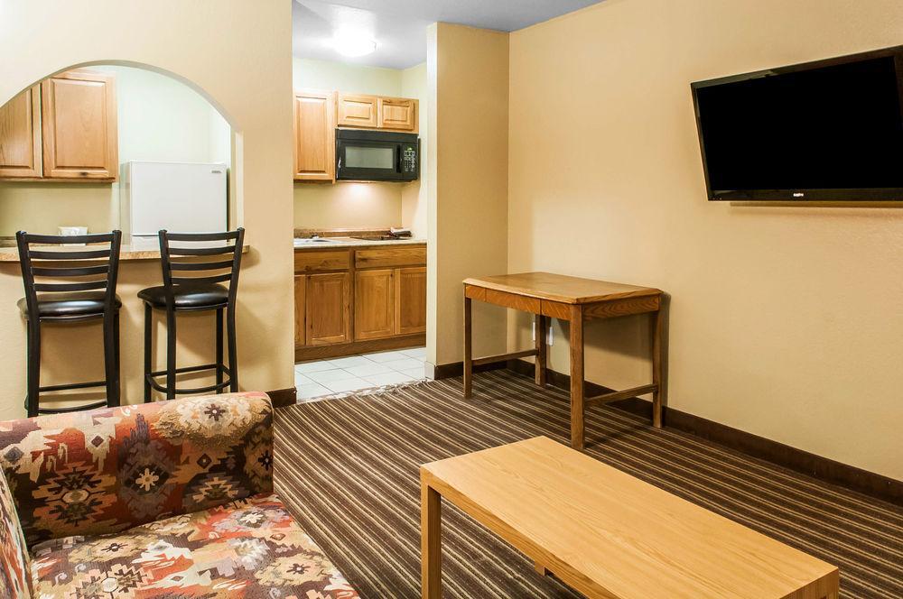 Suburban East Hotel 2*