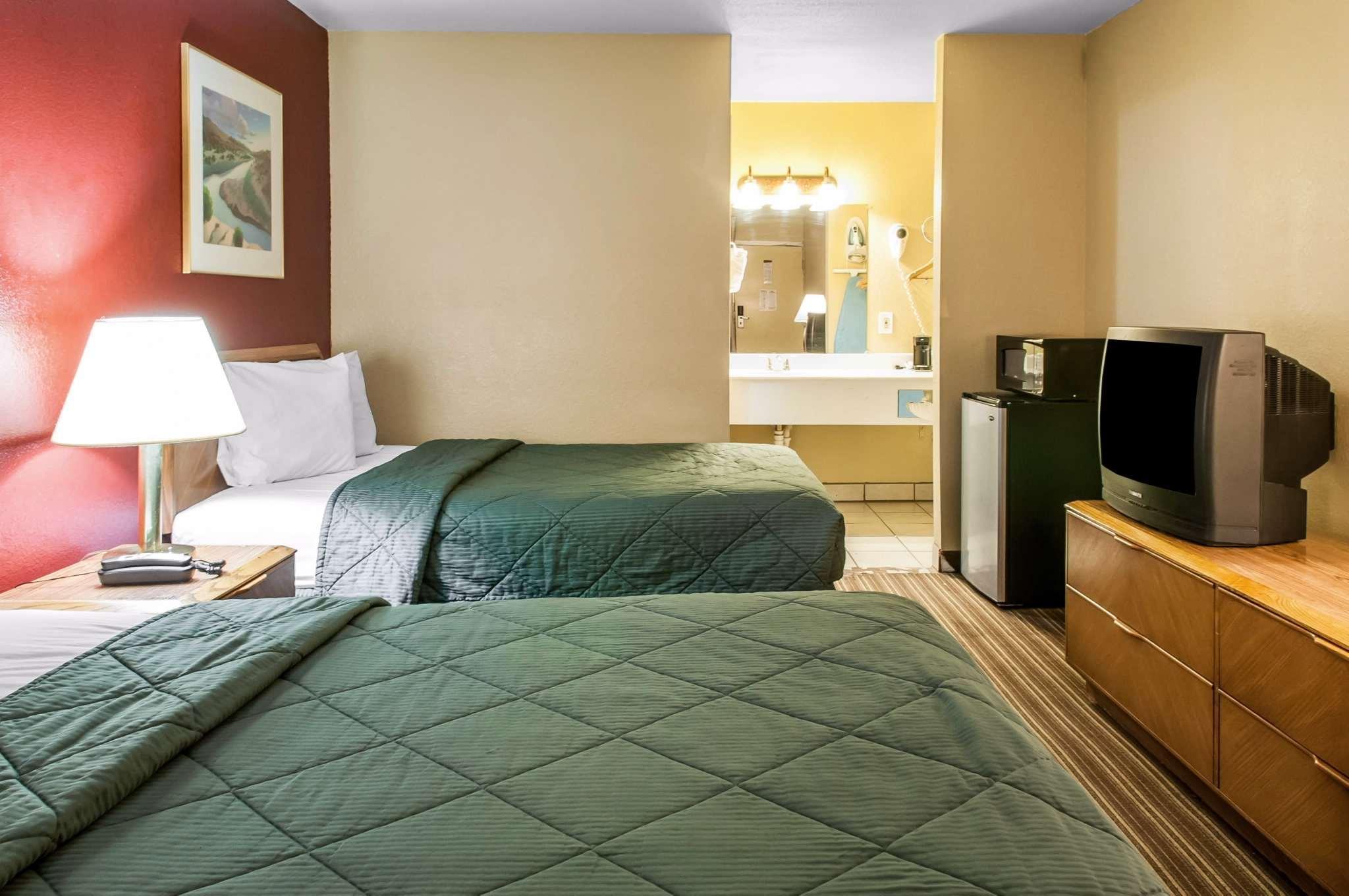 Suburban East Hotel 2*