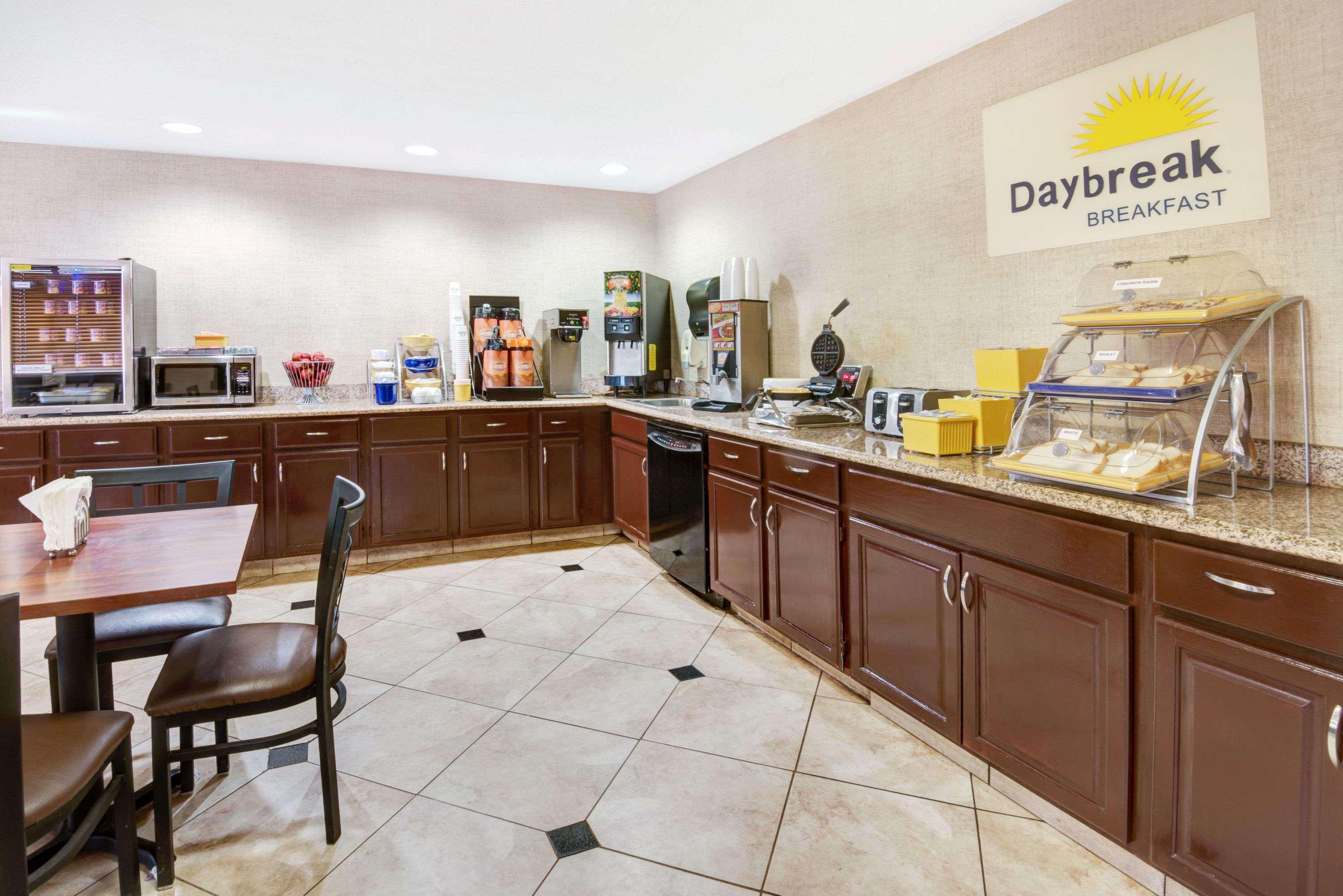 Days By Wyndham West