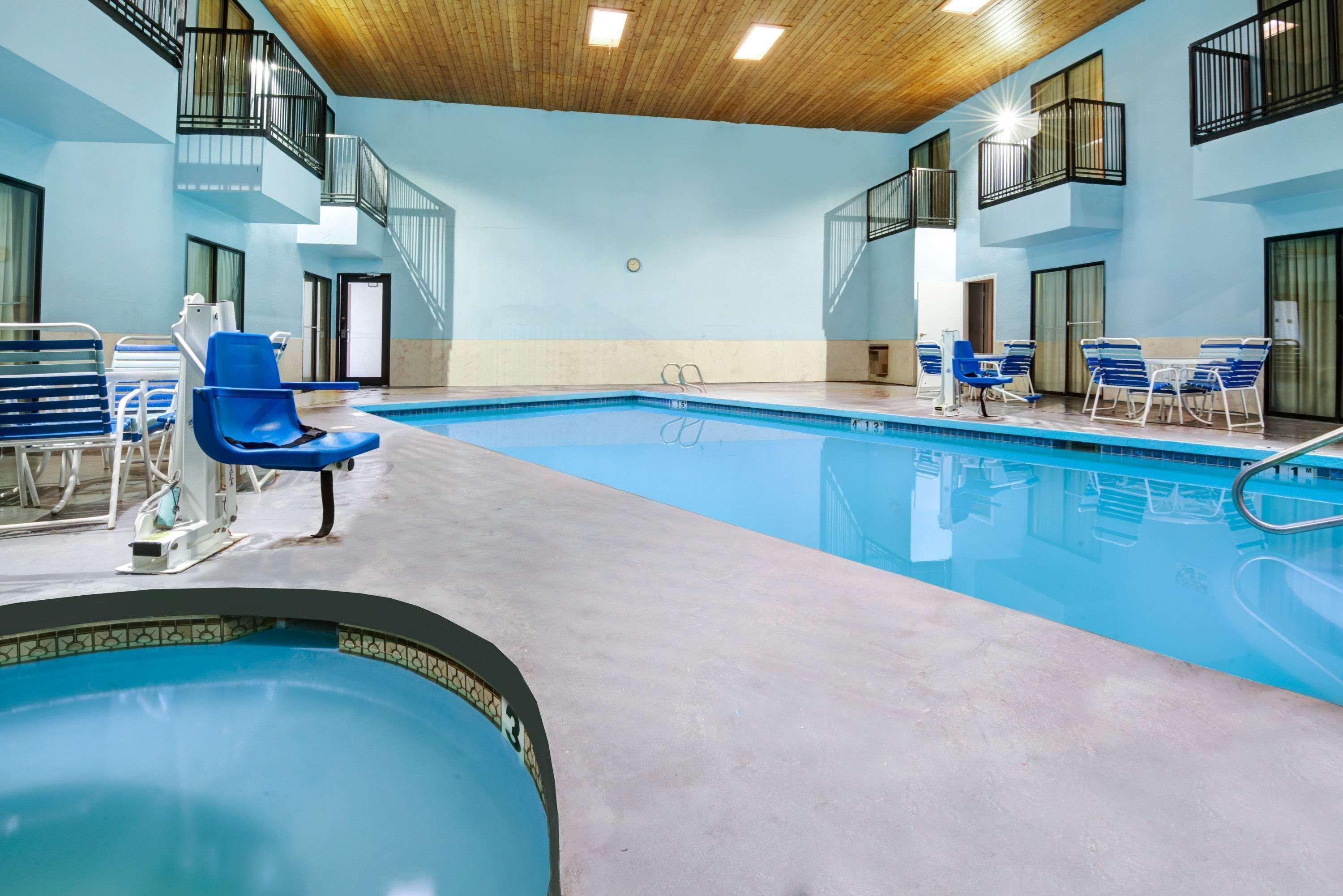 Hotel Days By Wyndham West 2*
